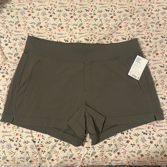 NWT Athleta Trekkie North Shorts Size 20 2X - Picture 1 of 3